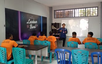 LBH Madiun dan PKBM Al-Mustofa Gelar Pembelajaran di Lapas Madiun